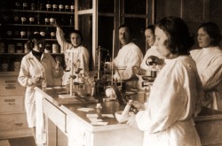 Фотокопия «Практикум для младшего медицинского персонала по фармакологии Первой краевой нервно-психиатрической больницы. 1939 г.». 2017 г.